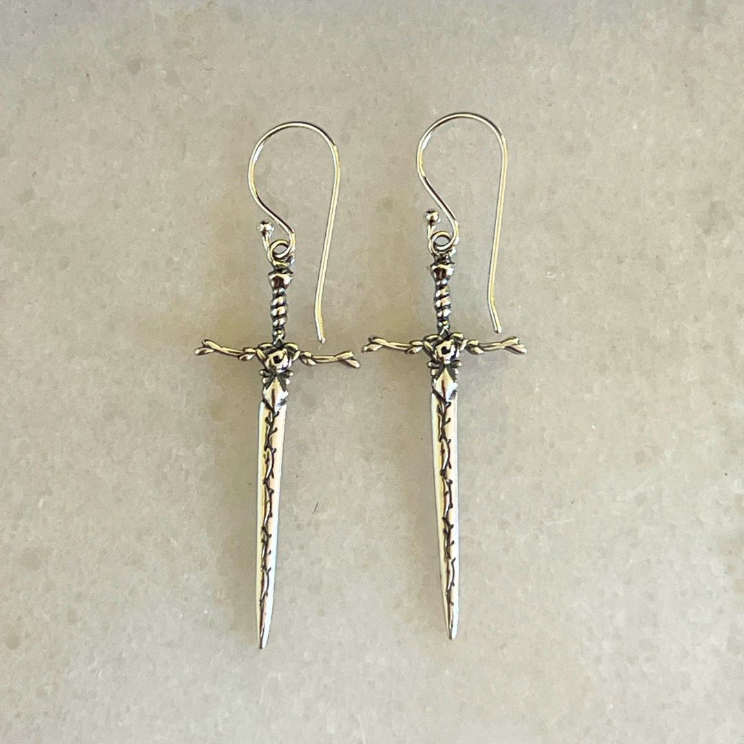 queen of roses excalibur earrings in 925 silver.