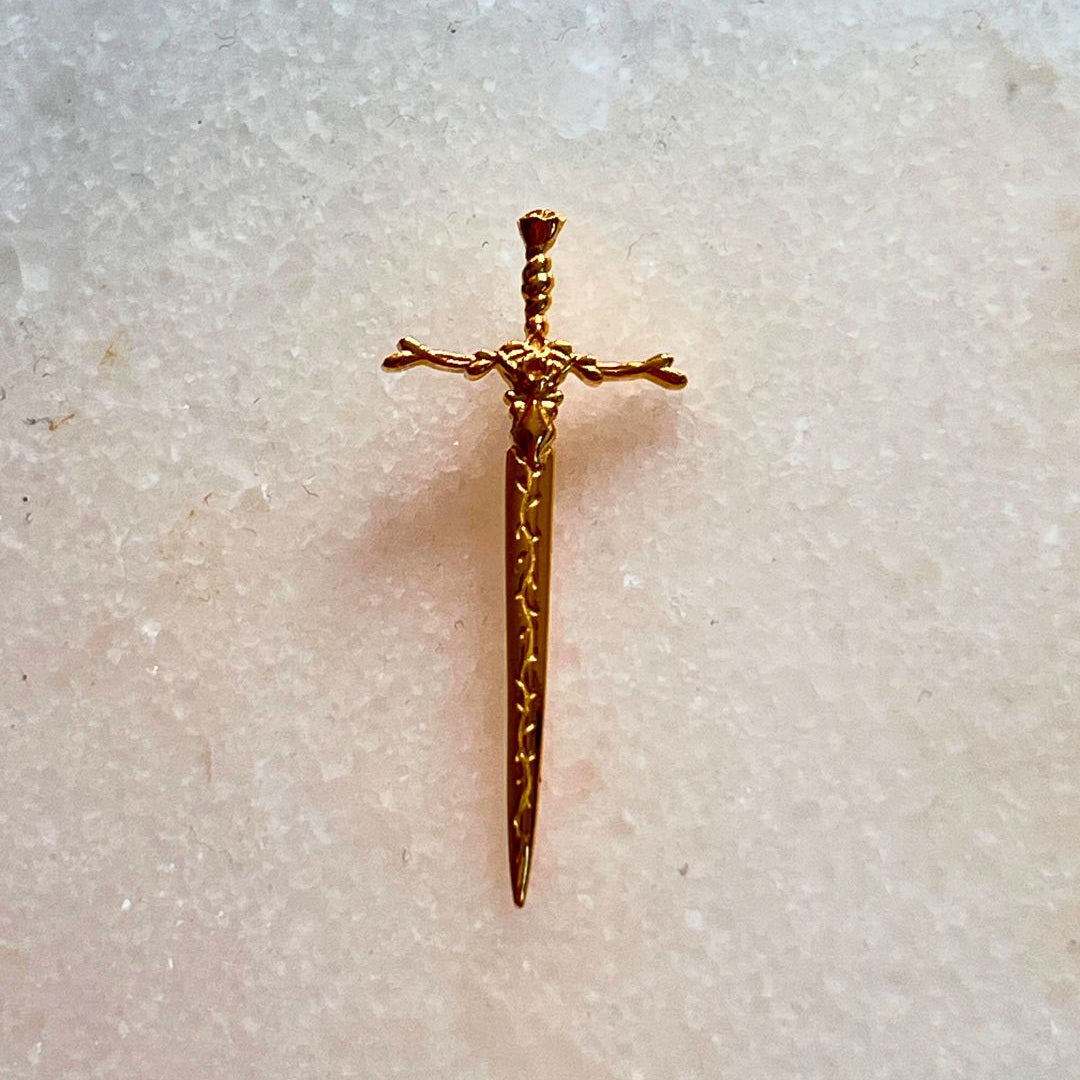 queen of roses excalibur pendant in 24kt gold vermeil.